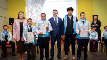 Фотография к новости: Батыр балалар: Оқу-ағарту министрлігі оқушыларды марапаттады