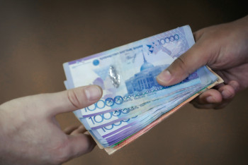 Фотография к новости: Мәжіліс қарыз алушыларға қатысты заңға Сенат енгізген түзетумен келісті