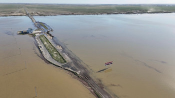 Фотография к новости: Атырау қаласы маңындағы 37 шаруа қожалығы су астында қалды