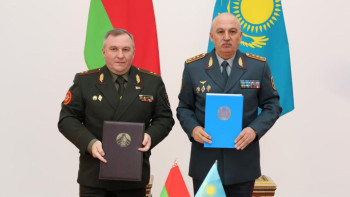 Фотография к новости: Қазақстан мен Беларусь қорғаныс министрлері әскери ынтымақтастықты талқылады