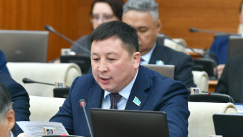 Фотография к новости: "500 мың теңге төлеуге мәжбүр". Депутат жарыққа жарымай отырған халықтың жағдайын көтерді