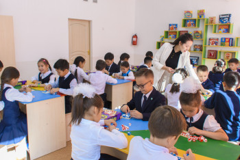 Фотография к новости: Оқушыларға кәсіптік бағдар беру: өңірлерде кураторлар белгіленді