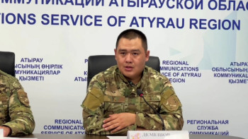 Фотография к новости: Құтқарушылар тұрғындарға Жайық өзеніне шомылмауды ескертті