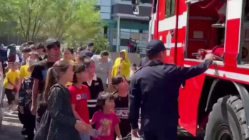 Фотография к новости: Эвакуациялық пунктердегі балаларға мерекелік іс-шара ұйымдастырылды