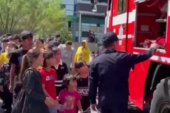 Фотография к новости: Эвакуациялық пунктердегі балаларға мерекелік іс-шара ұйымдастырылды