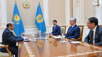 Фотография к новости: Президент жол құрылысы механикасын зерттеуші ғалым Бағдат Телтаевпен кездесті