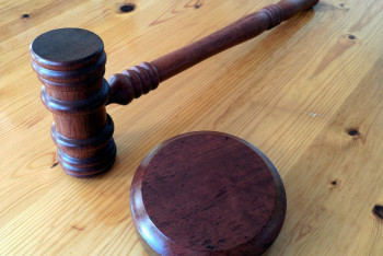 Фотография к новости: Теміржол күзетінің басшысы 8 жылға сотталды