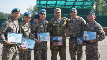 Фотография к новости: Бес қазақстандық десантшы «Ерлік пен шеберлік» төсбелгісіне ие болды