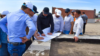 Фотография к новости: Су тасқыны: Қанат Шарлапаев БҚО-дағы құрылыс нысандарына барды