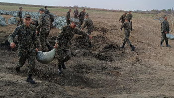 Фотография к новости: Ұлттық ұлан жауынгерлері 6 мыңға жуық адамды эвакуациялады