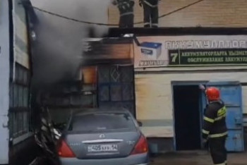 Фотография к новости: Павлодарда өрттен үш көлік зақымданды