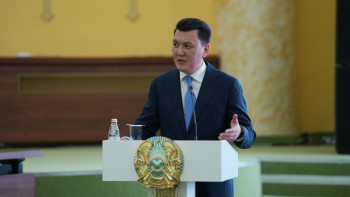 Фотография к новости: Ерлан Қарин: Ішкі саясатта әрдайым өзіміздің күн тәртібімізді басшылыққа алу қажет