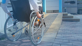 Фотография к новости: Астанада мүгедектігі бар адамдар үшін 120-дан астам объект бейімделді