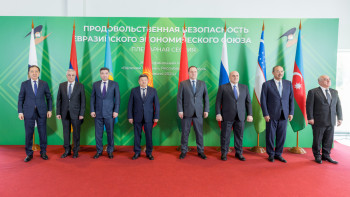 Фотография к новости: Олжас Бектенов Еуразиялық үкіметаралық кеңес отырысына қатысу үшін Минскіге барды