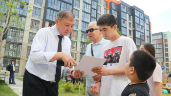 Фотография к новости: Алматыда тұрғын үй кезегінде тұрған 105 адам баспана кілтіне ие болды