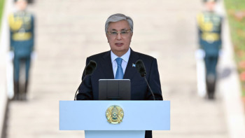 Фотография к новости: Тоқаев Мемлекеттік ту көтеру рәсіміне қатысты