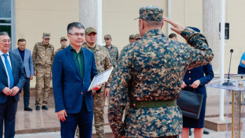 Фотография к новости: Су тасқыны. Атыраулықтар төтенше жағдайлар қызметкерлерін шығарып салды