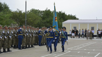 Фотография к новости: Ақтауда 200-ден астам сарбаз Отанына адал болуға ант берді