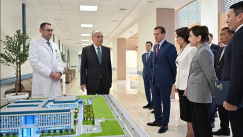 Фотография к новости: Президент Ұлттық шұғыл медицинаны үйлестіру орталығына барды