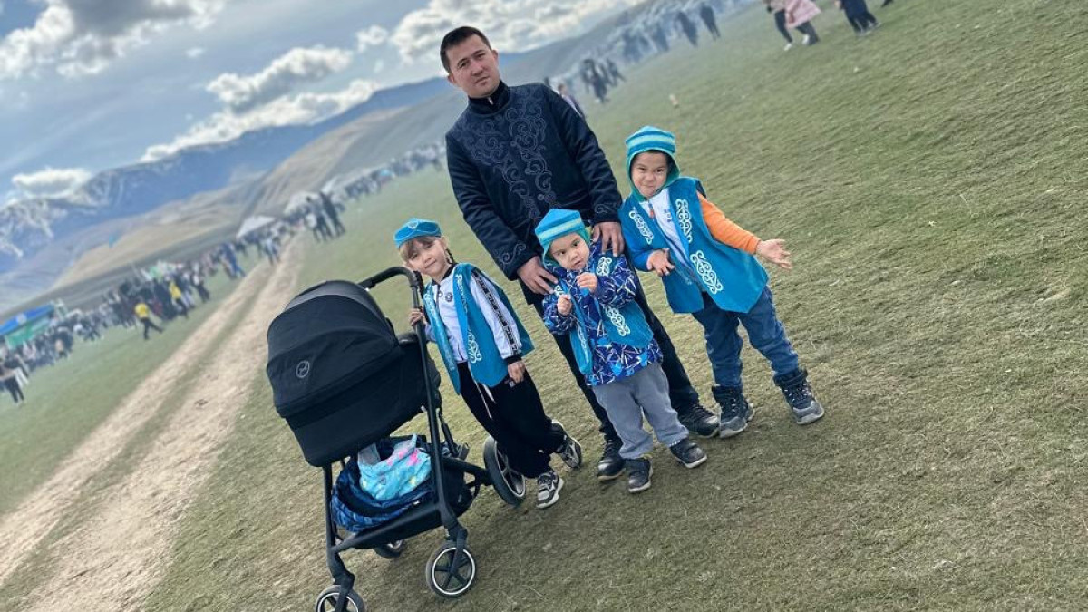  Кейіпкердің жеке мұрағатынан