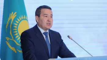 Фотография к новости: Смайылов 600 млн теңгеге салынған баспанаға әлі ешкім қоныстанбағанын айтты