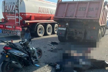 Фотография к новости: Скутер тізгіндеген екі оқушы камаздың астына түсіп, қаза болды