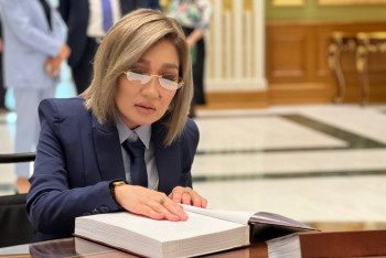 Фотография к новости: Қазақстан Конституциясы алғаш рет Брайль әліпбиінде жарық көрді