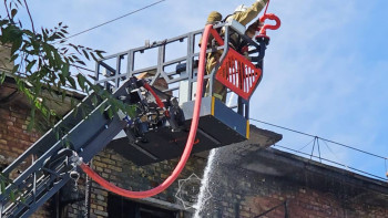 Фотография к новости: Таразда құтқарушылар 10 адамды эвакуациялады