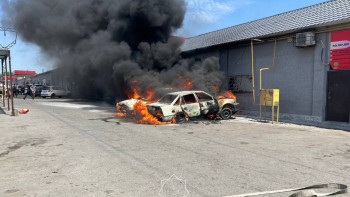 Фотография к новости: Шымкентте екі жеңіл көлік өртенді