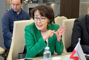 Мемлекеттік ұйымдар өзара қазақша сөйлесуі керек – Үнзила Шапақ