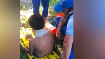 Фотография к новости: Талдықорғанда полицей суға батып бара жатқан баланы құтқарып қалды