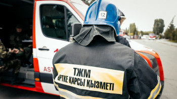 Фотография к новости: Алматыда қойма өртеніп жатыр