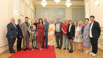 Фотография к новости: Аида Балаева Жастар театр форумының қатысушыларымен кездесті