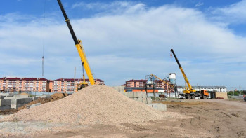 Фотография к новости: Cу тасқыны. Атбасардағы құрылыс қарқынды жүруде