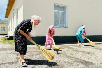 Фотография к новости: Таза Қазақстан. Жамбылдың келіндері тазалық сақтаудан бақ сынасты