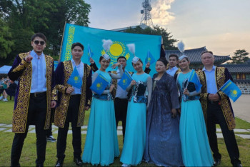 Фотография к новости: Қазақстандық театр әртістері Кореяда өнер көрсетті