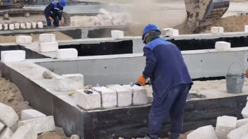 Фотография к новости: Құлсары қаласын қалыпқа келтіру жалғасып, шығын өтеліп жатыр