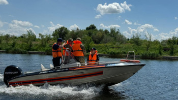 Фотография к новости: ТЖМ азаматтарға судағы қауіпсіздік қағидаларын сақтауға кеңес береді