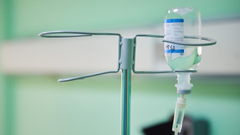 Фотография к новости: "Екпе алмаған". Министр Қарағандыда көкжөтелден қайтыс болған балаға қатысты пікір білдірді