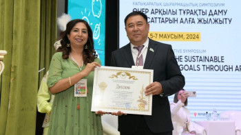 Фотография к новости: Өнер арқылы ғаламдық мәселелерді шешуге болады