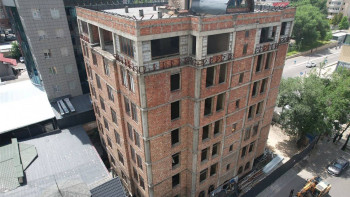 Фотография к новости: Алматыда ірі құрылыс нысаны бұзылады