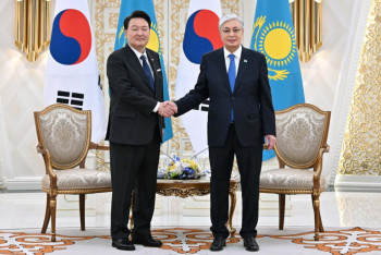 Фотография к новости: Тоқаев пен Юн Сок Ёль шағын құрамда келіссөз жүргізді