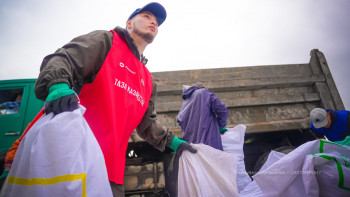 Фотография к новости: "Таза Қазақстан".  Вандализммен күрес жалғасын тапты
