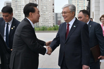 Фотография к новости: Тоқаев пен Юн Сок Ёль гала-концертті тамашалады