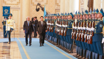 Фотография к новости: Президент Юн Сок Ёльді Ақордада қарсы алды