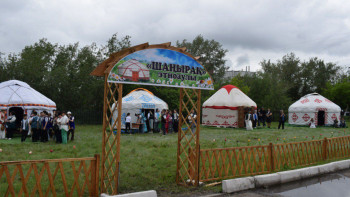 Фотография к новости: Екібастұздық оқушылар этноқалашықта демалып жатыр