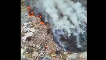 Фотография к новости: Қонаевта қоқыс полигоны өртеніп жатыр