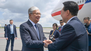 Фотография к новости: Тоқаев мемлекеттік сапары аяқталған Корея Президентін шығарып салды