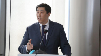 Фотография к новости: "Балалары ауырады, тамақ ішпейді" – Айтмағанбетов ата-ана құқығынан айыру туралы