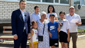 Фотография к новости: Су тасқыны. Оралда саяжай тұрғындарына 71 пәтер берілді